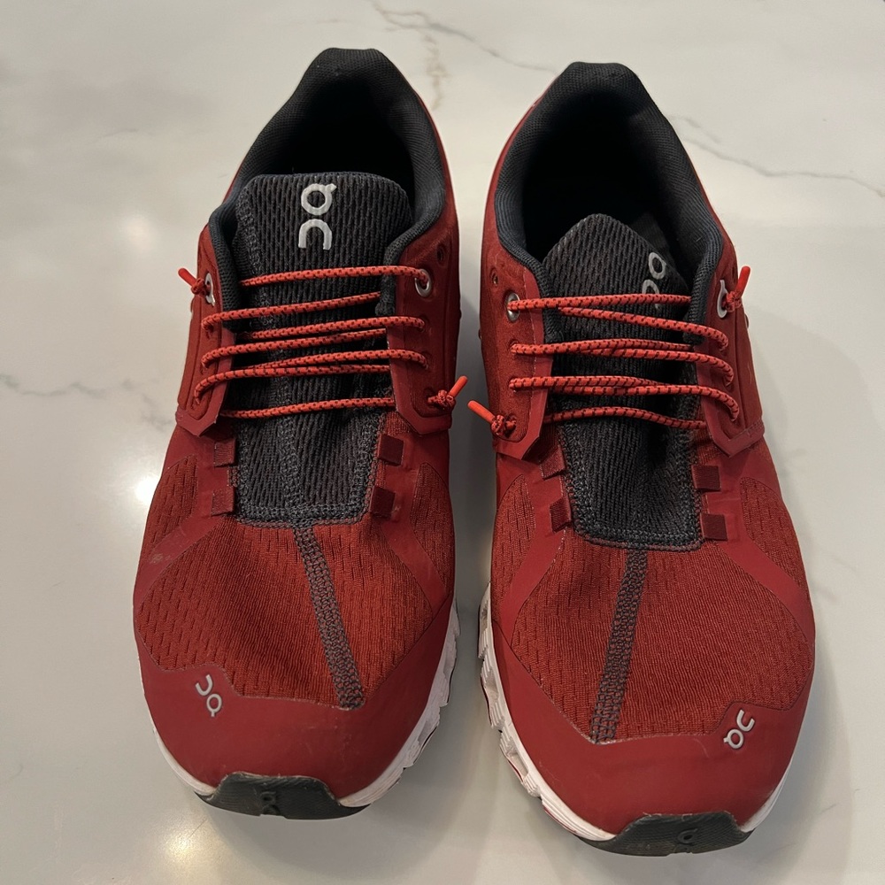 Ladies On Running Cloud Burgundy Tennis Shoes Size 10